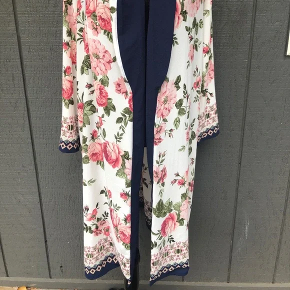 🍀Robe - NWOT by Kaii Los Angeles🍀 - Picture 4 of 7